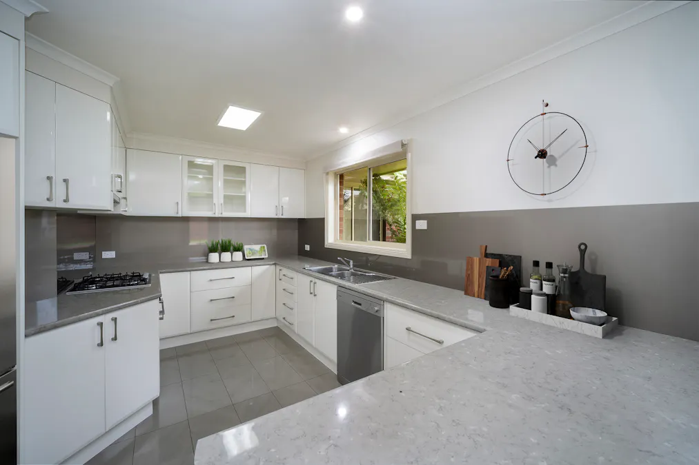 13 Tulloch Crescent, Hamilton, VIC, 3300 - Image 3