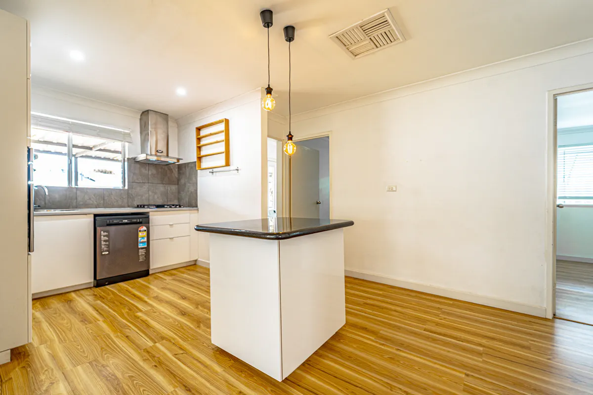 12 Kingsbridge Road — photo 10 of 23
