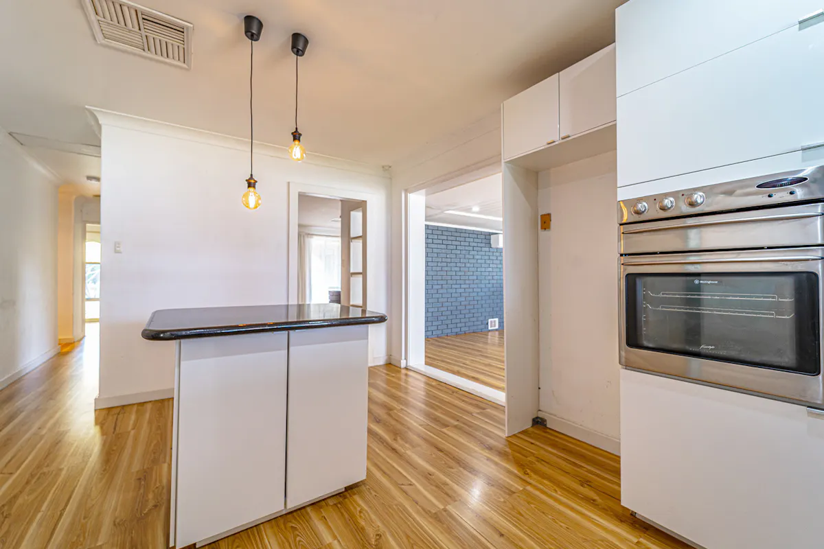12 Kingsbridge Road — photo 7 of 23
