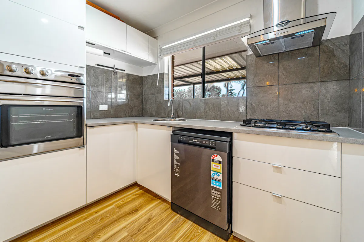 12 Kingsbridge Road — photo 9 of 23