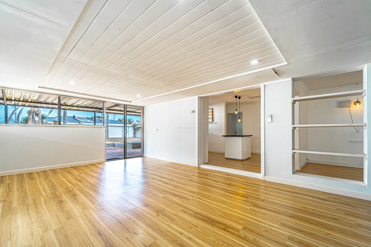 12 Kingsbridge Road — photo 11 of 23