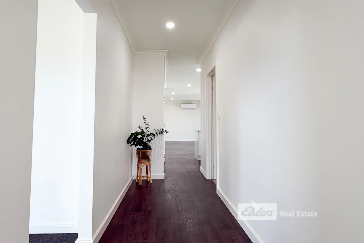 24 McGlade Close — photo 2 of 30