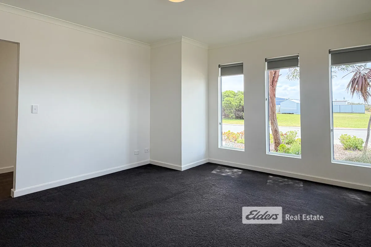 24 McGlade Close — photo 4 of 30