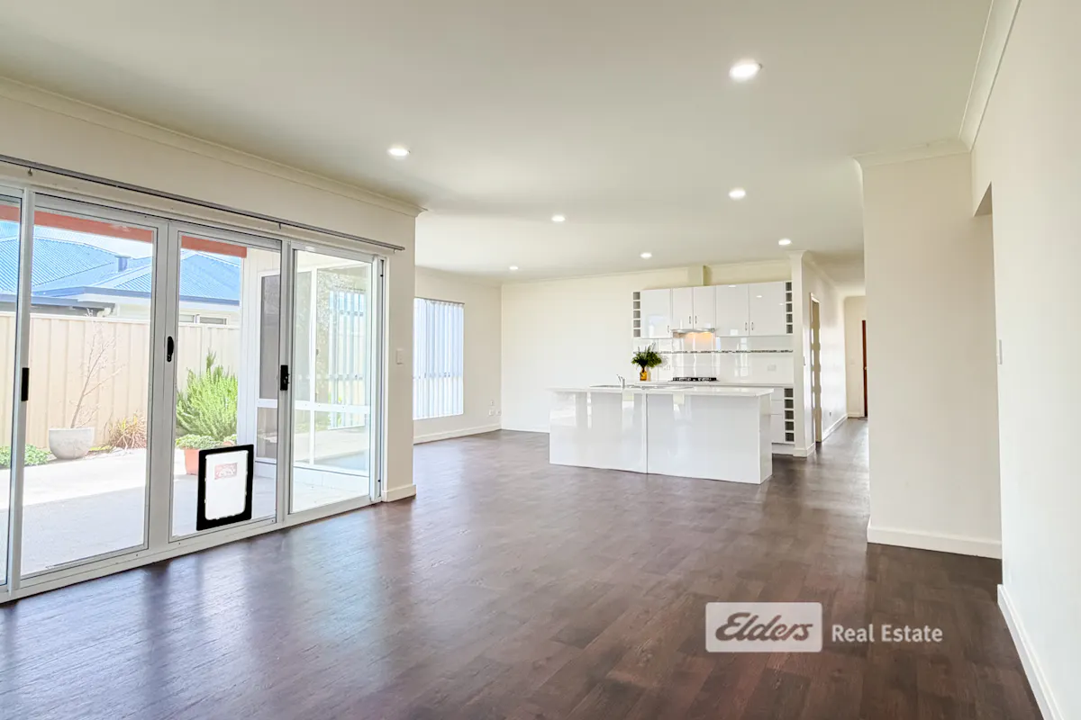 24 McGlade Close — photo 18 of 30