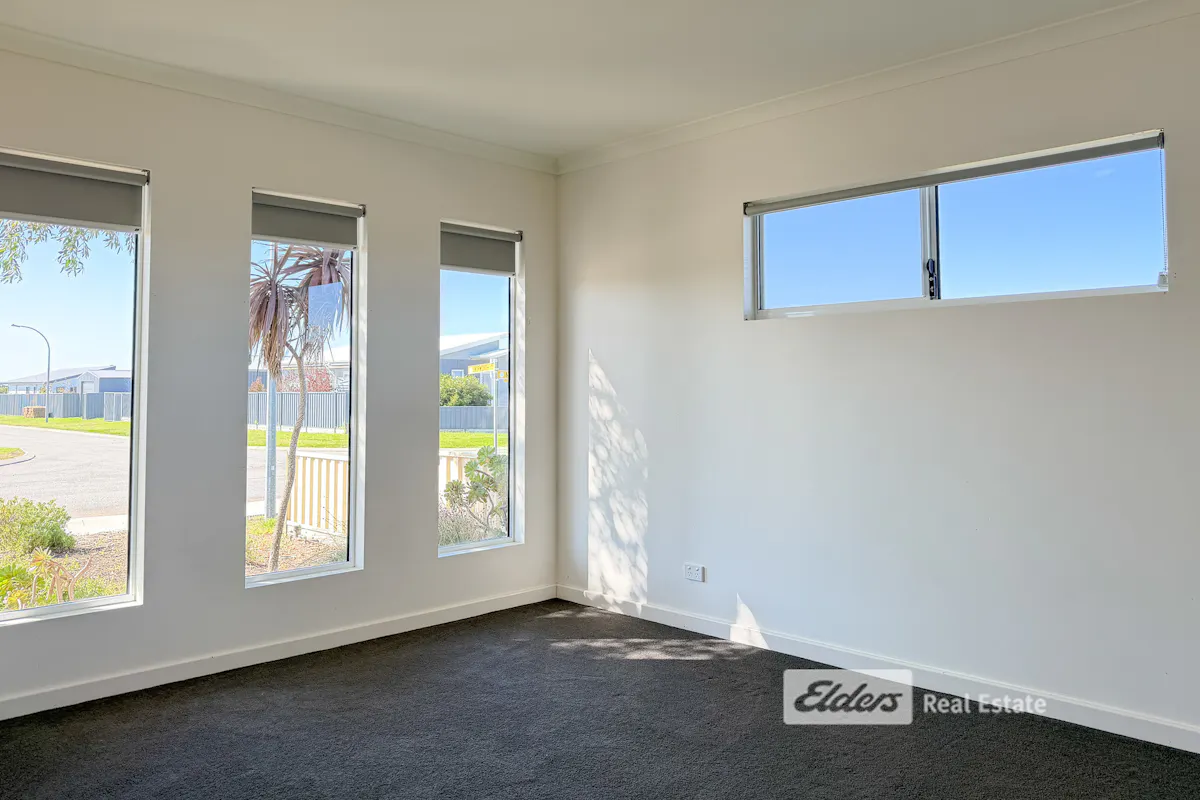 24 McGlade Close — photo 3 of 30