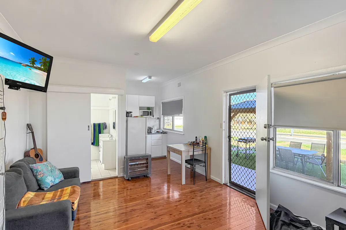 63 Elizabeth Crescent — photo 15 of 22
