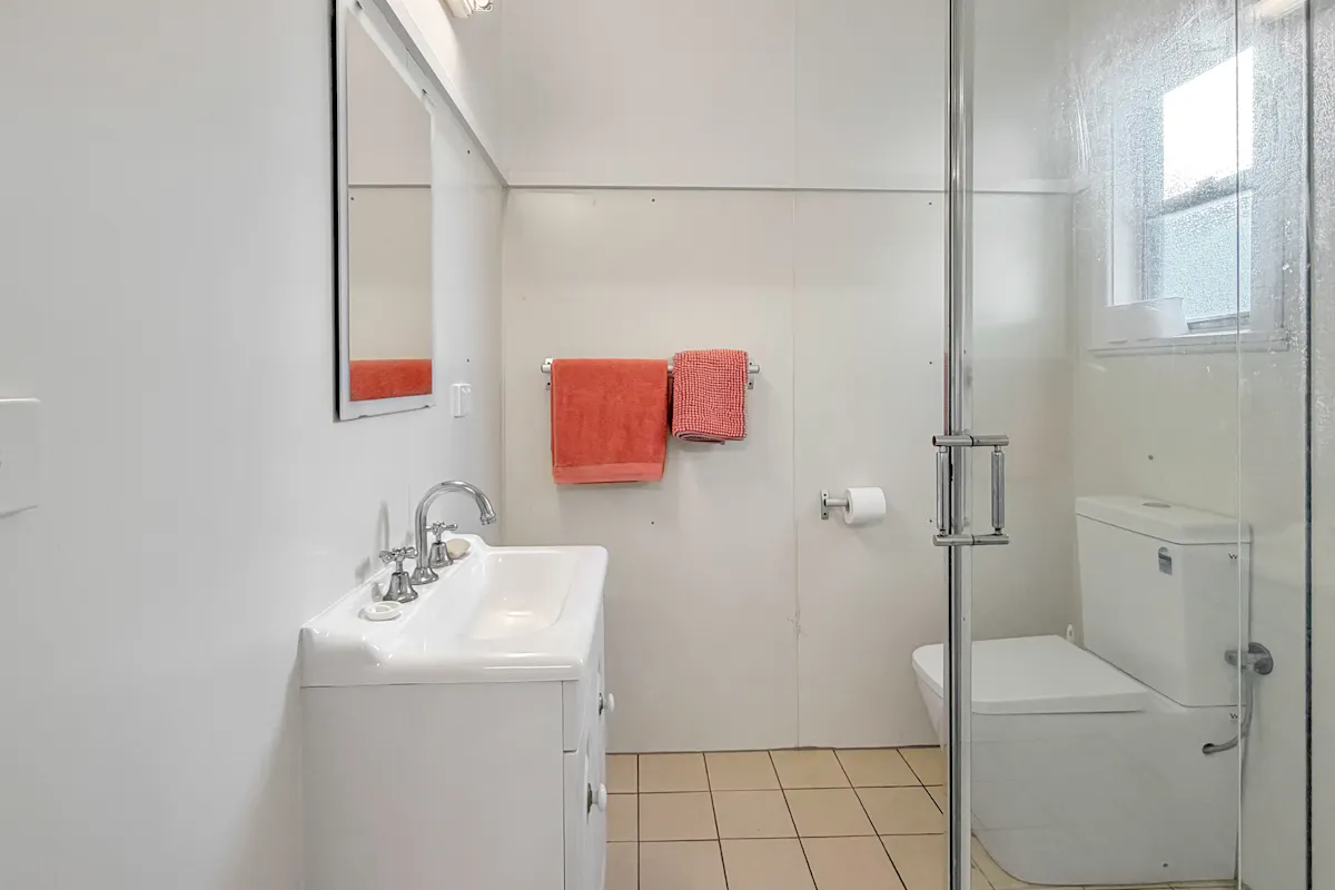 63 Elizabeth Crescent — photo 5 of 22