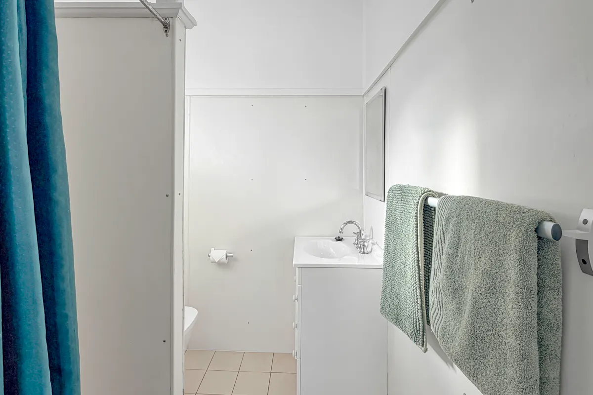 63 Elizabeth Crescent — photo 10 of 22