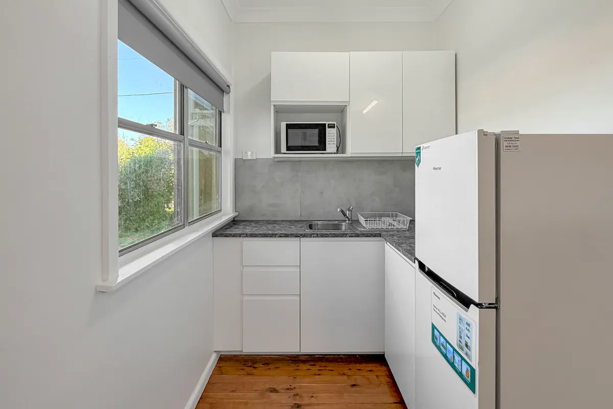 63 Elizabeth Crescent — photo 4 of 22