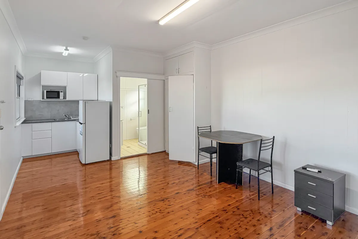 63 Elizabeth Crescent — photo 6 of 22