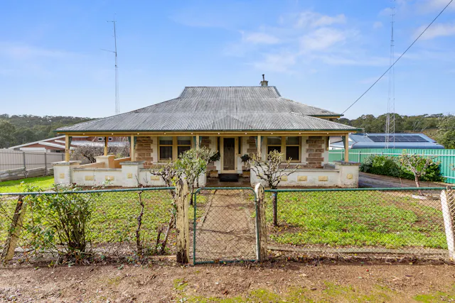 103 Main North Road — photo from Elders Real Estate Clare Valley and Balaklava
