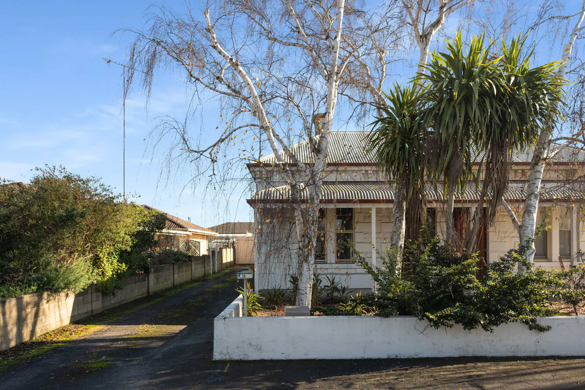 1/1A Crouch Street North — photo 2 of 28
