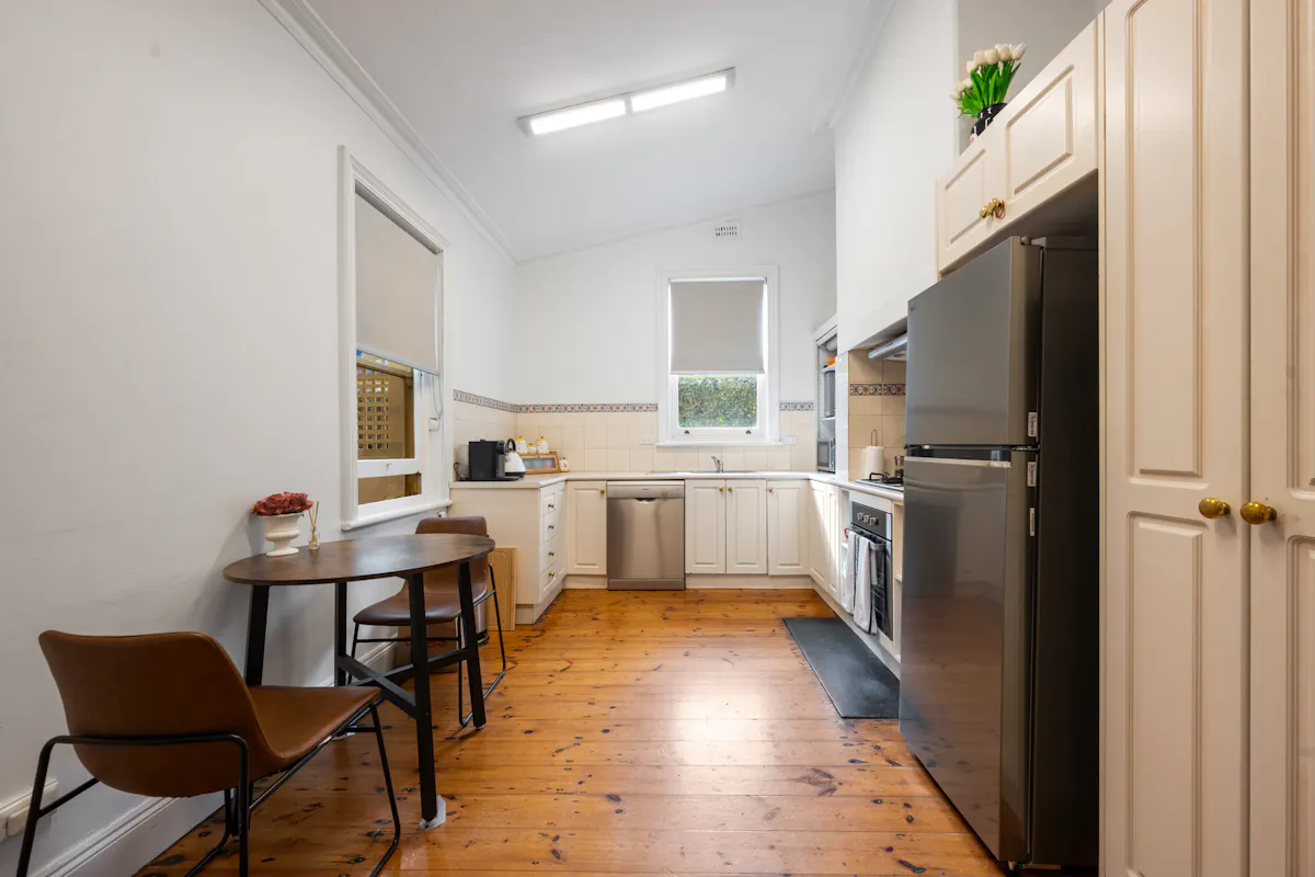 2/1A Crouch Street North — photo 4 of 14
