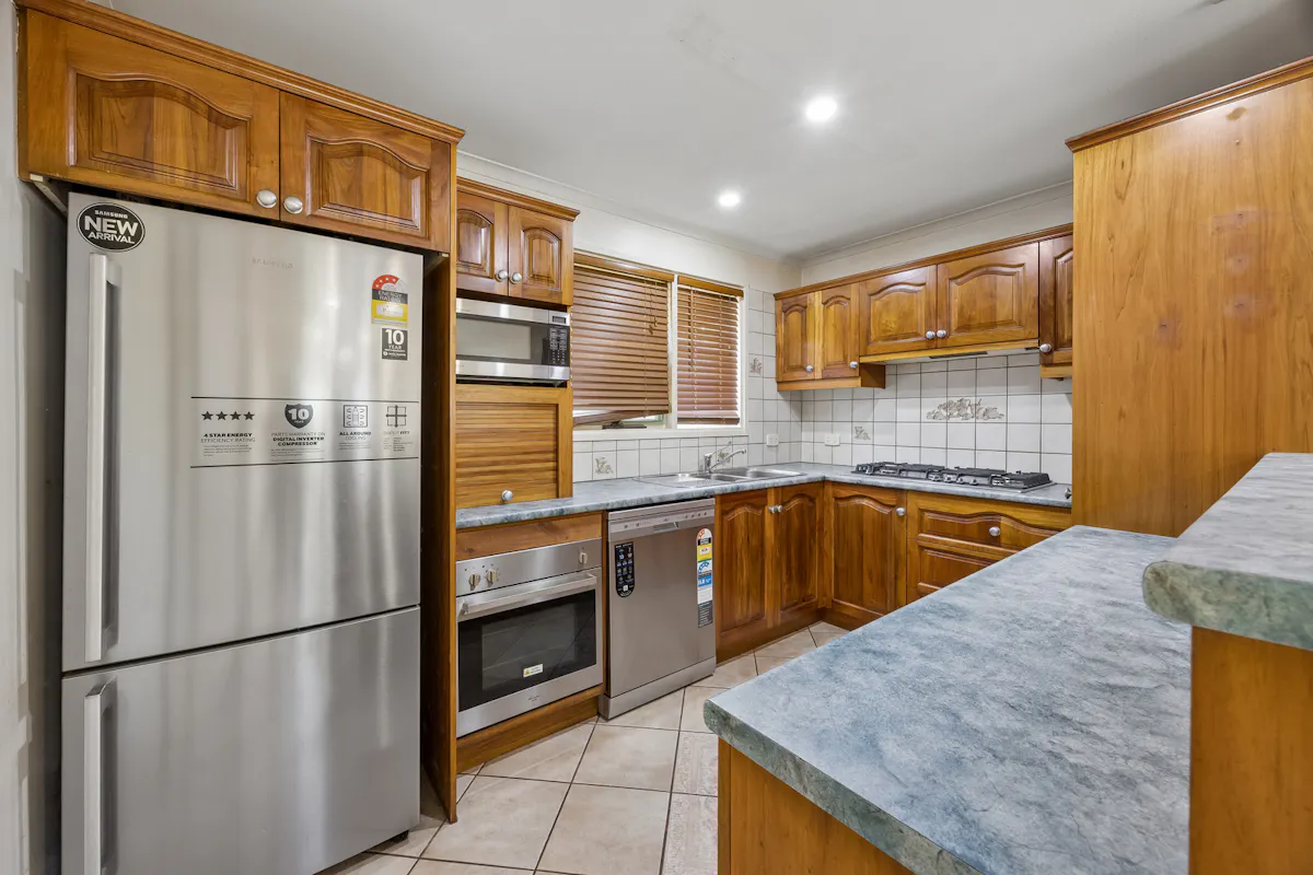 12 Vilna Crescent — photo 3 of 20