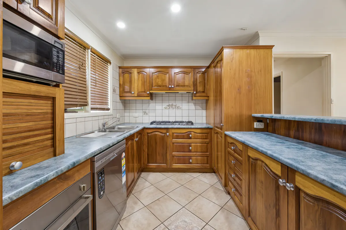 12 Vilna Crescent — photo 4 of 20