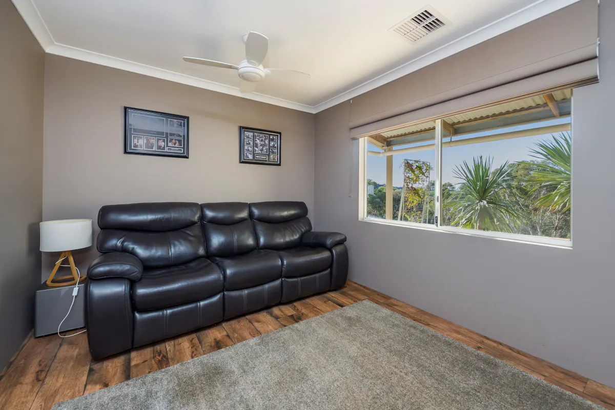 24 Timber Creek Crescent — photo 14 of 30