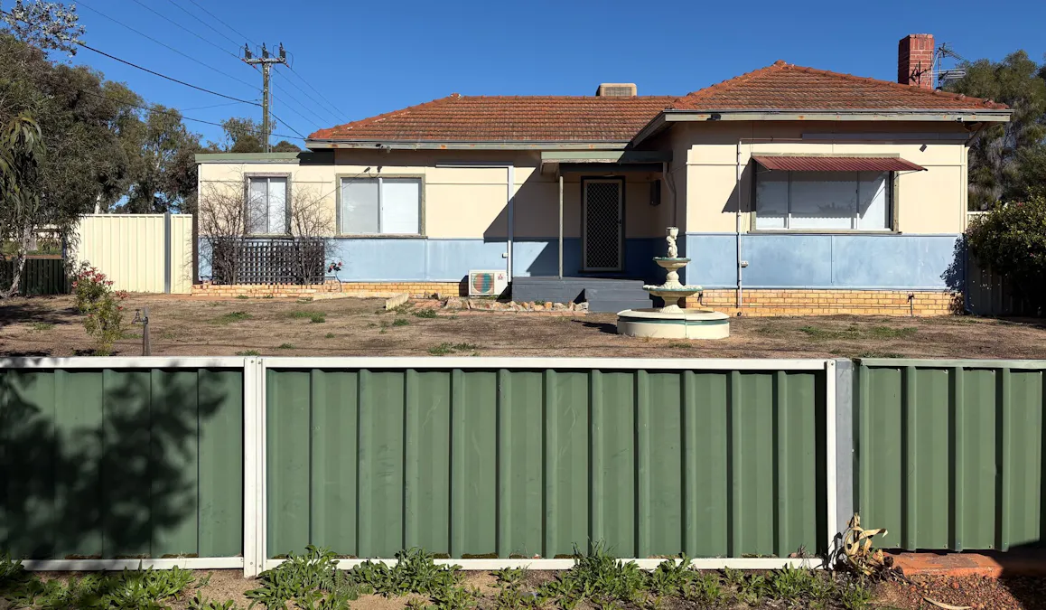 19 Endersbee Street, Merredin, WA, 6415 - Image 1