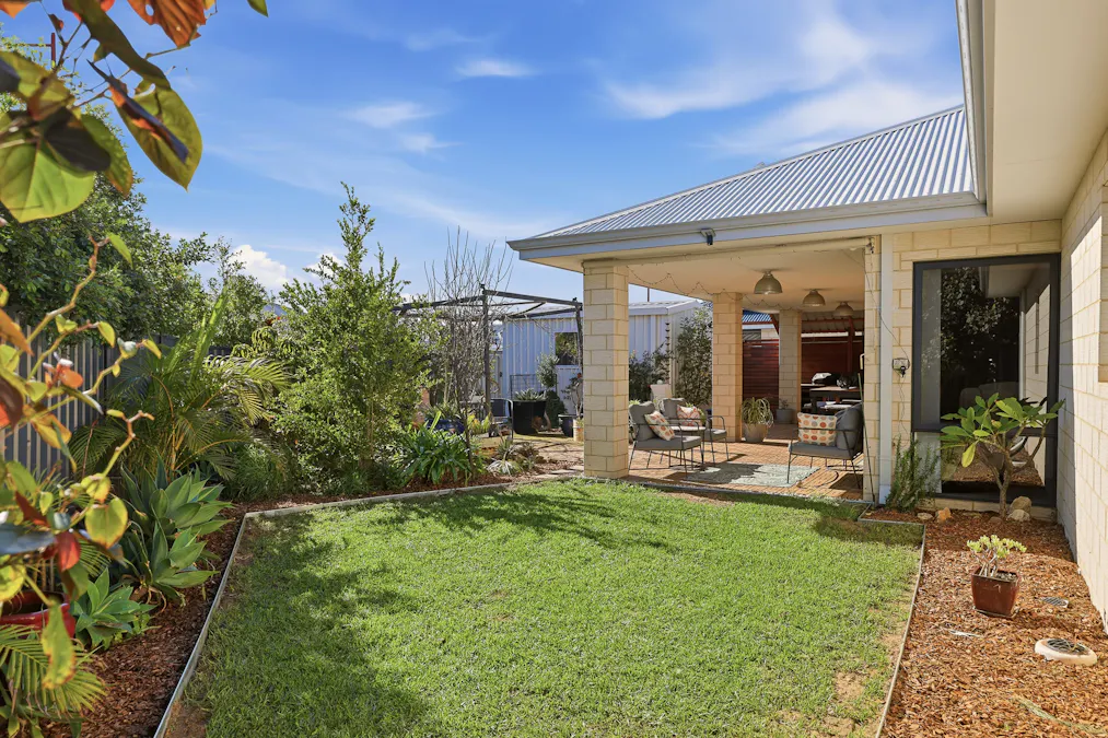20 Woodbridge Circuit, Meadow Springs, WA, 6210 - Image 24
