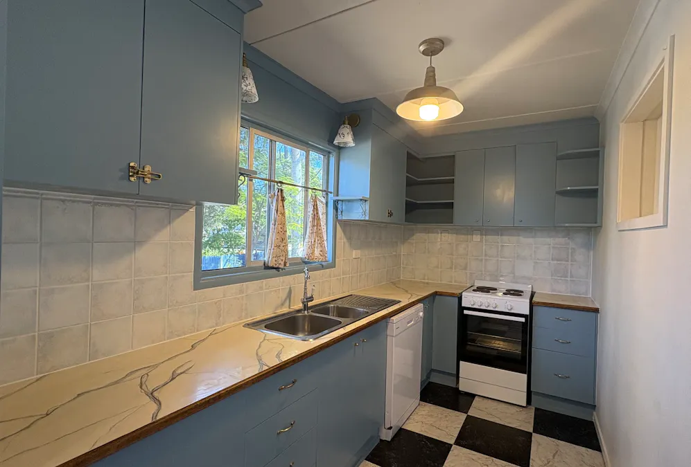15 McDonald Street, Clinton, QLD, 4680 - Image 2