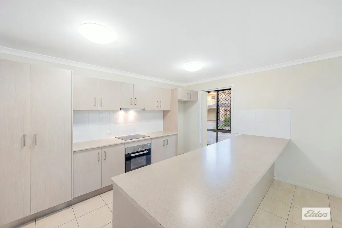 1/2 Wentworth Place — photo 4 of 17