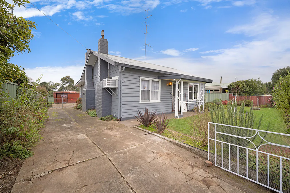13 Leopold Avenue, Hamilton, VIC, 3300 - Image 13