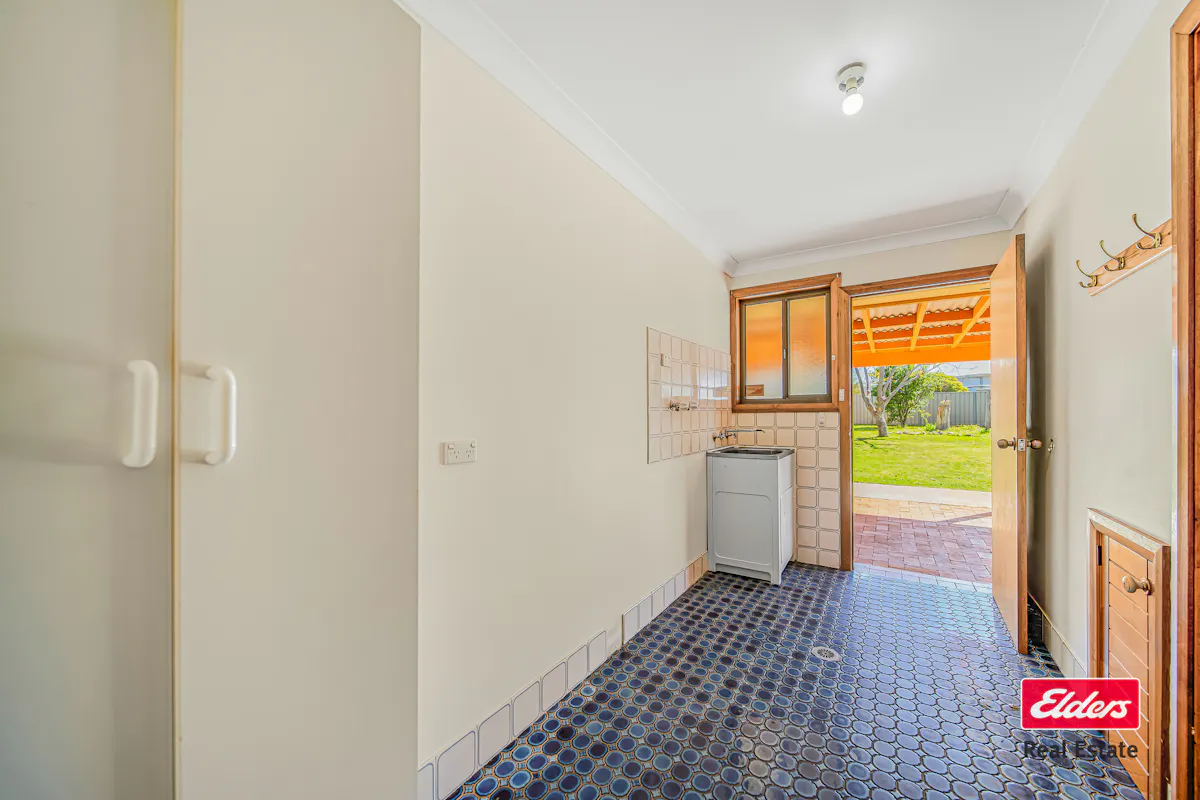 4 Meadowbank Drive — photo 4 of 14