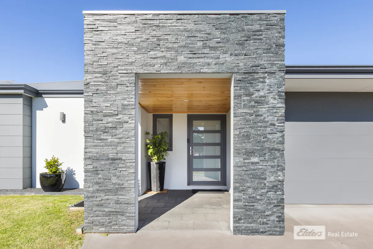 28 Bylund Way — photo 5 of 30