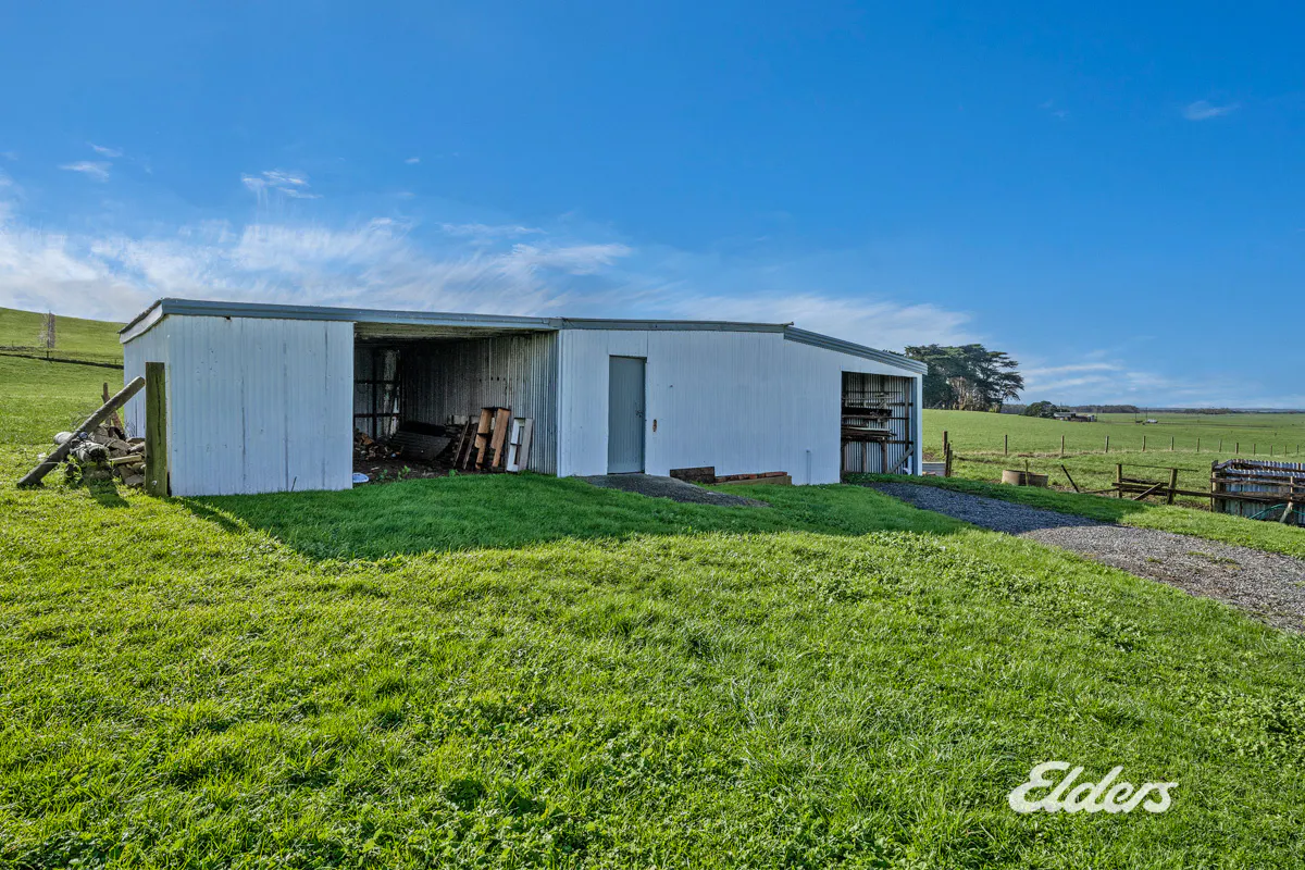 1582 Montagu Road — photo 16 of 18