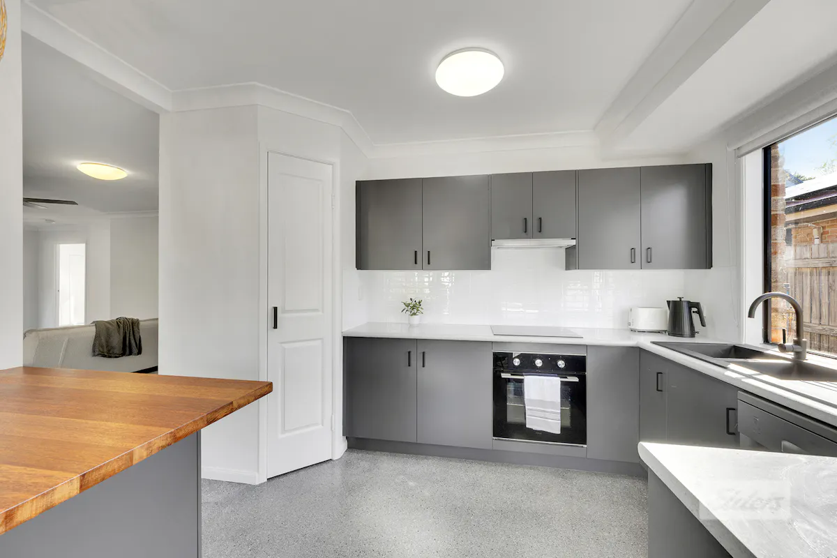 27 Waratah Street — photo 8 of 19