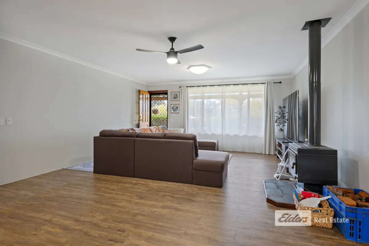 15 Christopher Way — photo 4 of 24