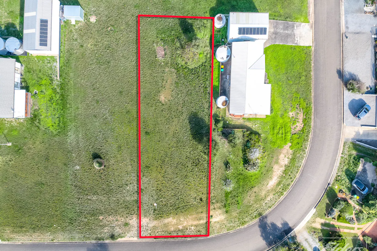 7 Elanora Crescent — photo 3 of 11