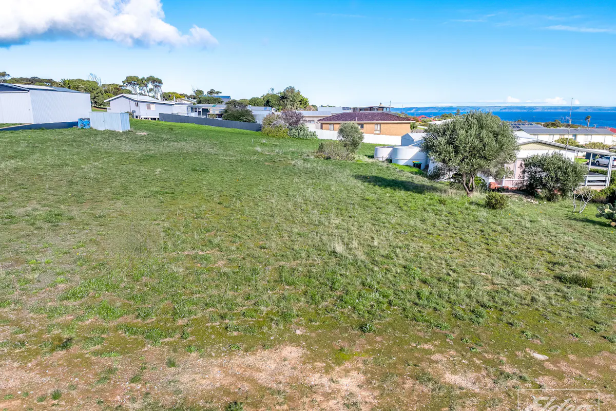7 Elanora Crescent — photo 10 of 11