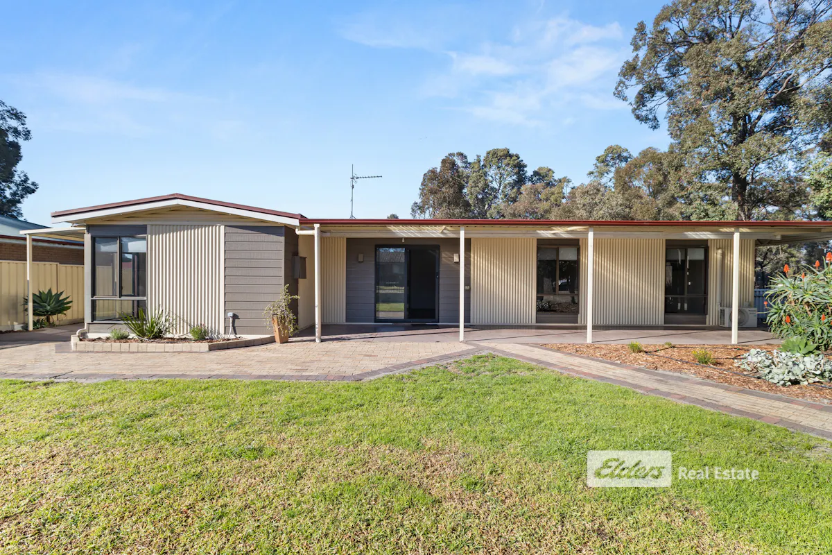 2 Howie Place — photo 4 of 23