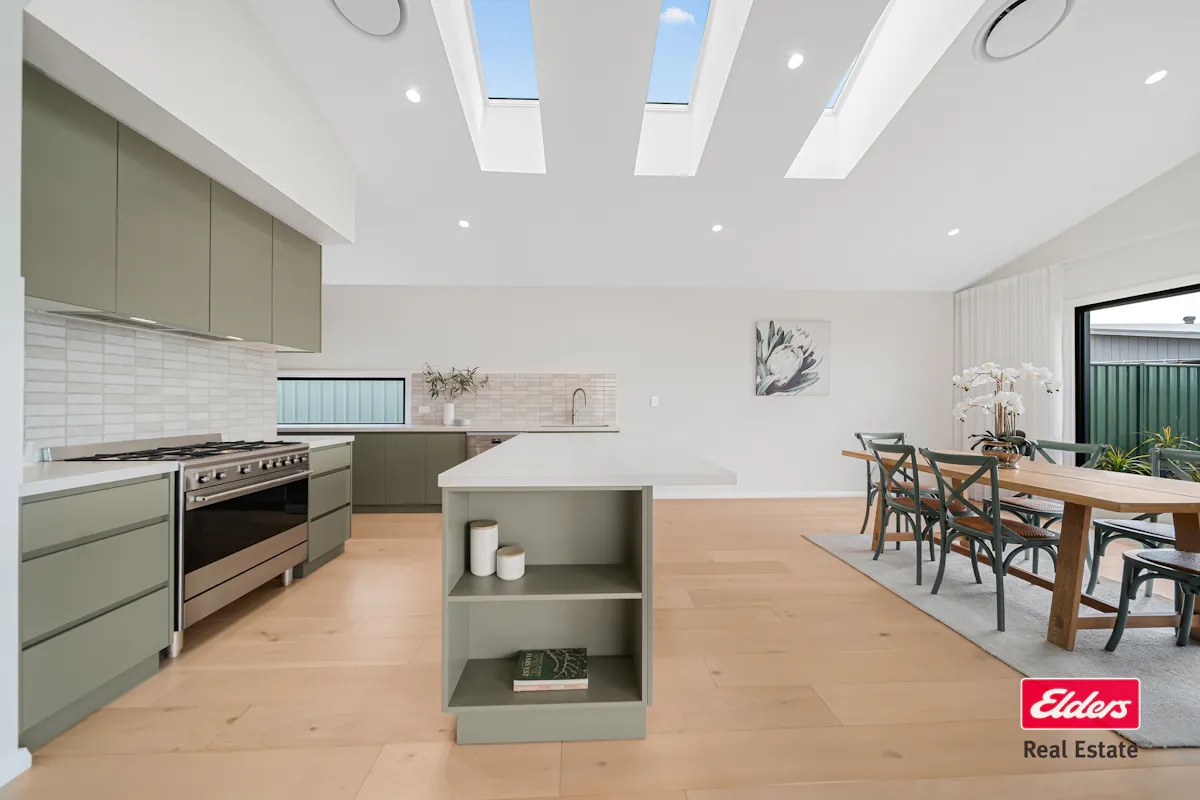 80 Lincoln Parkway — photo 5 of 28