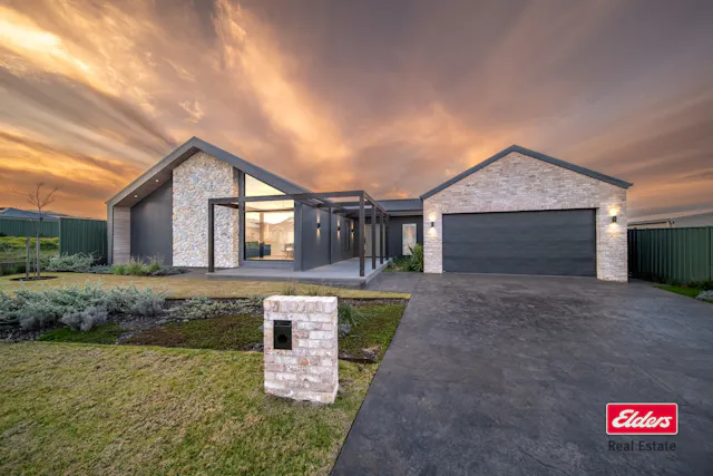 80 Lincoln Parkway — photo from Elders Real Estate Dubbo