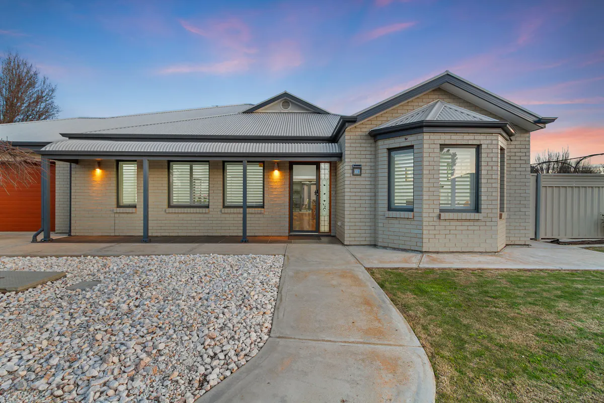 15 Boronia Circuit — photo 3 of 30