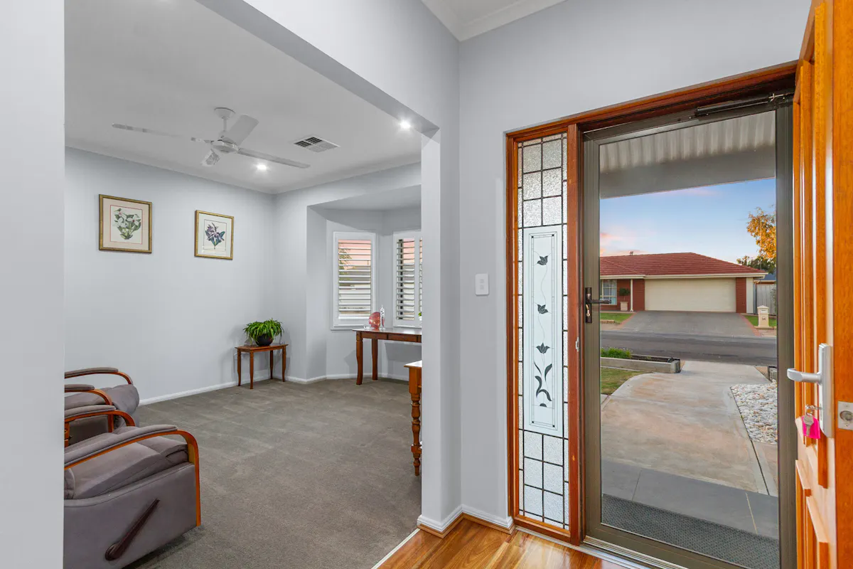 15 Boronia Circuit — photo 4 of 30