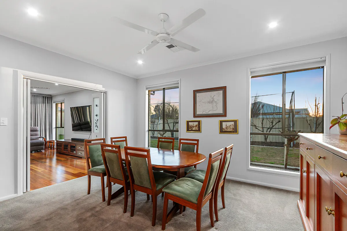 15 Boronia Circuit — photo 11 of 30