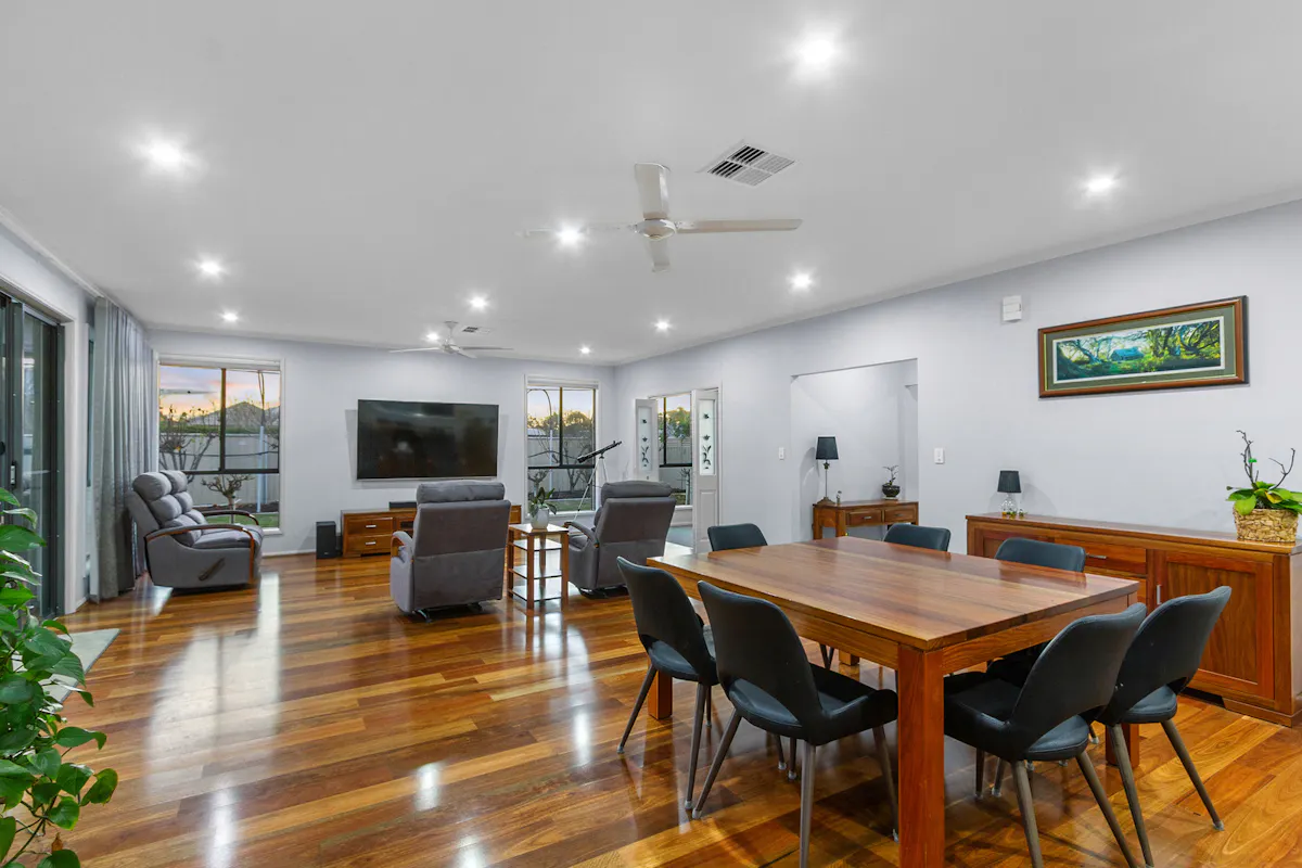 15 Boronia Circuit — photo 9 of 30