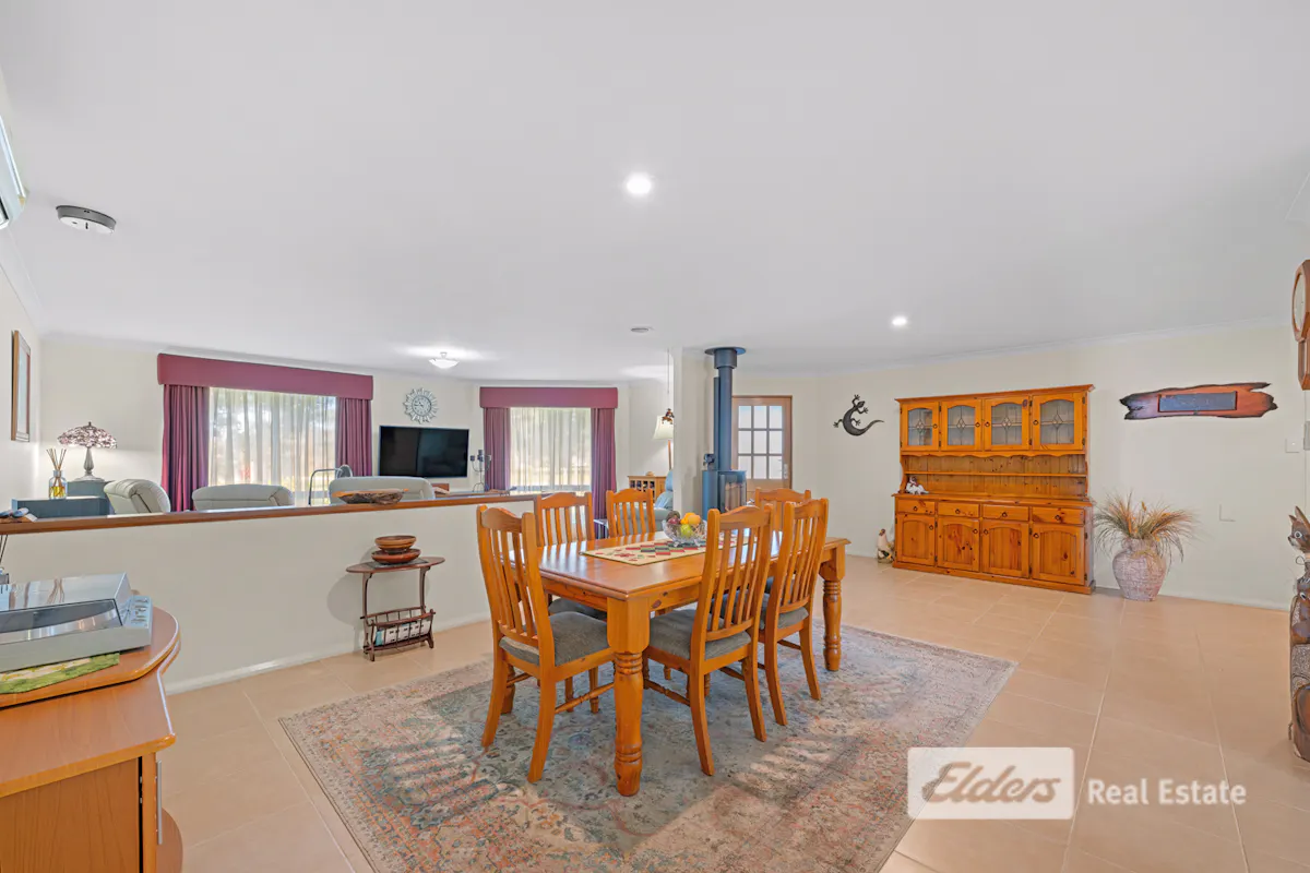 40 Lakeside Drive — photo 9 of 29