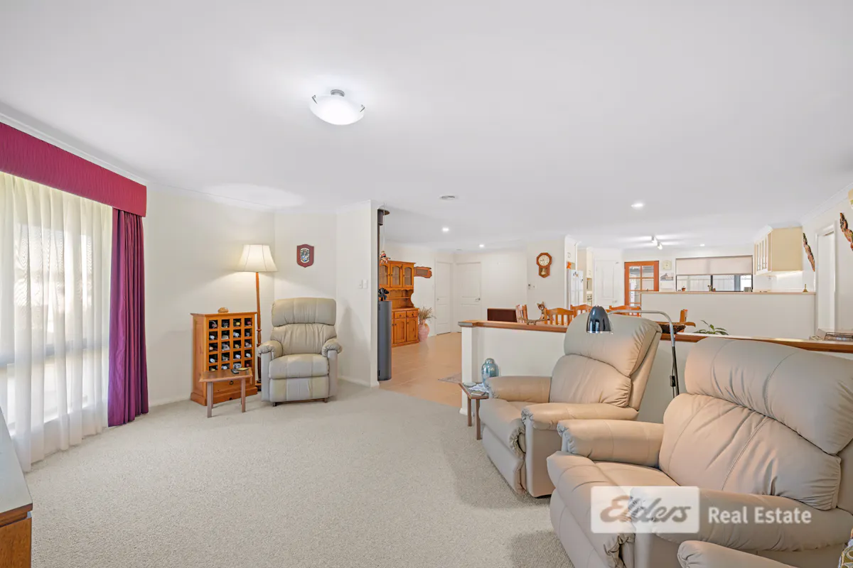 40 Lakeside Drive — photo 8 of 29