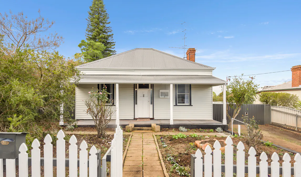 20 Newcastle Road, Northam, WA, 6401 - Image 1