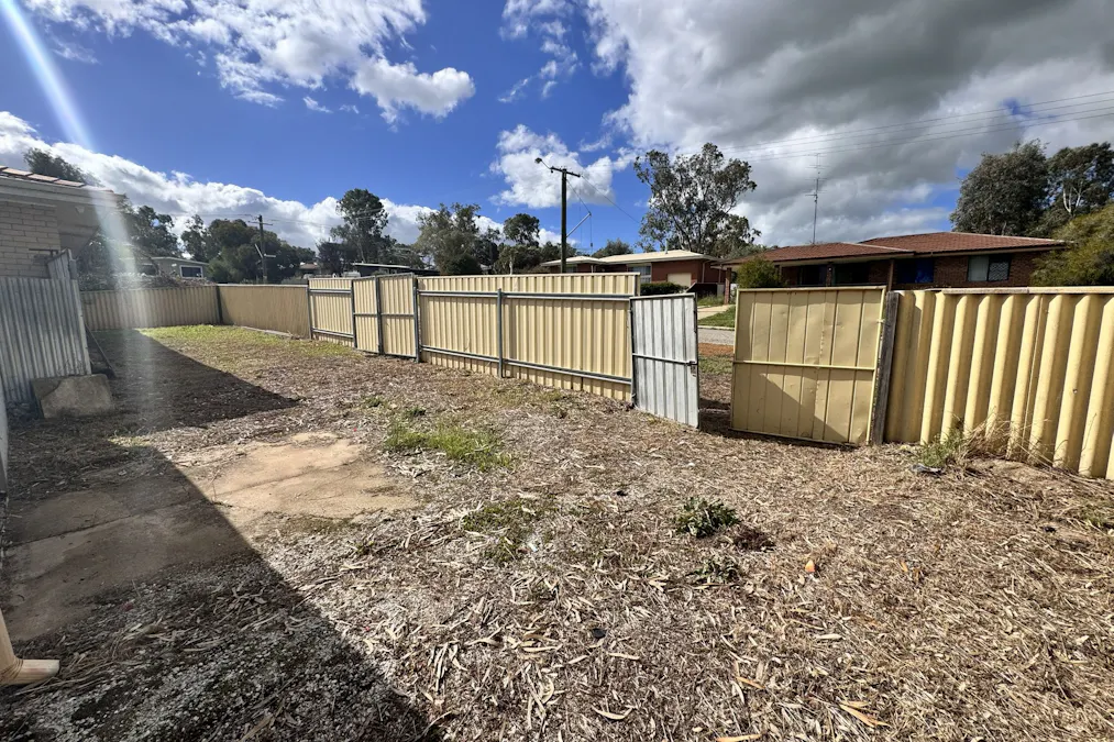 13 Clarkson Street, Northam, WA, 6401 - Image 25