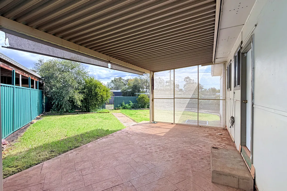 16 Wetherell Crescent — photo 11 of 16