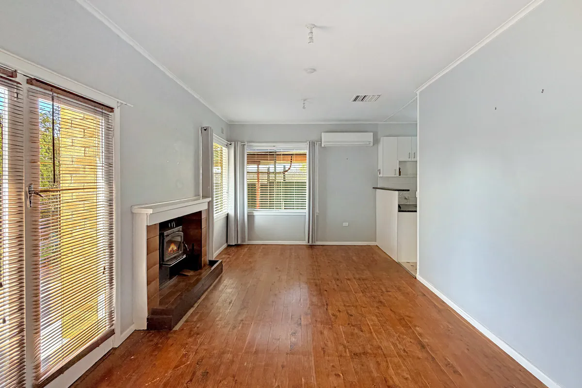 16 Wetherell Crescent — photo 4 of 16