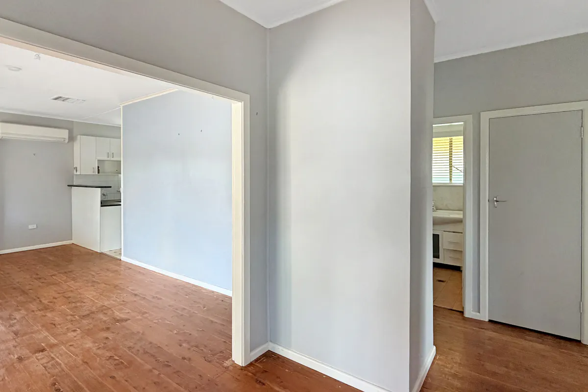 16 Wetherell Crescent — photo 3 of 16