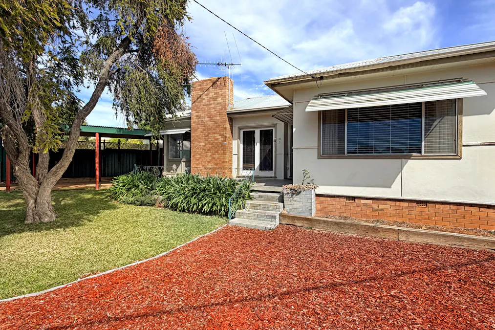 16 Wetherell Crescent, Cobar, NSW, 2835 - Image 2