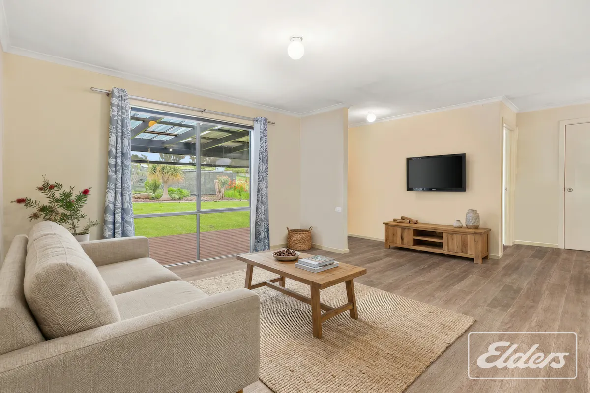 34 Alexandrina Drive — photo 4 of 30