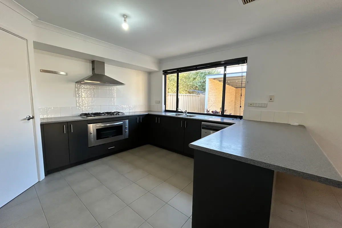 5 Eleanor Way — photo 2 of 12