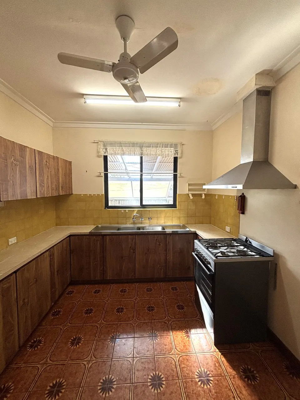 35 Crowther Street — photo 11 of 30